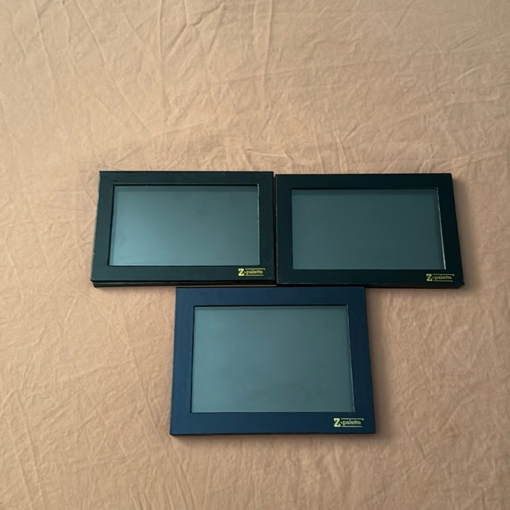 3 magnetic cosmetic palettes. Condition: Used, In Good Condition